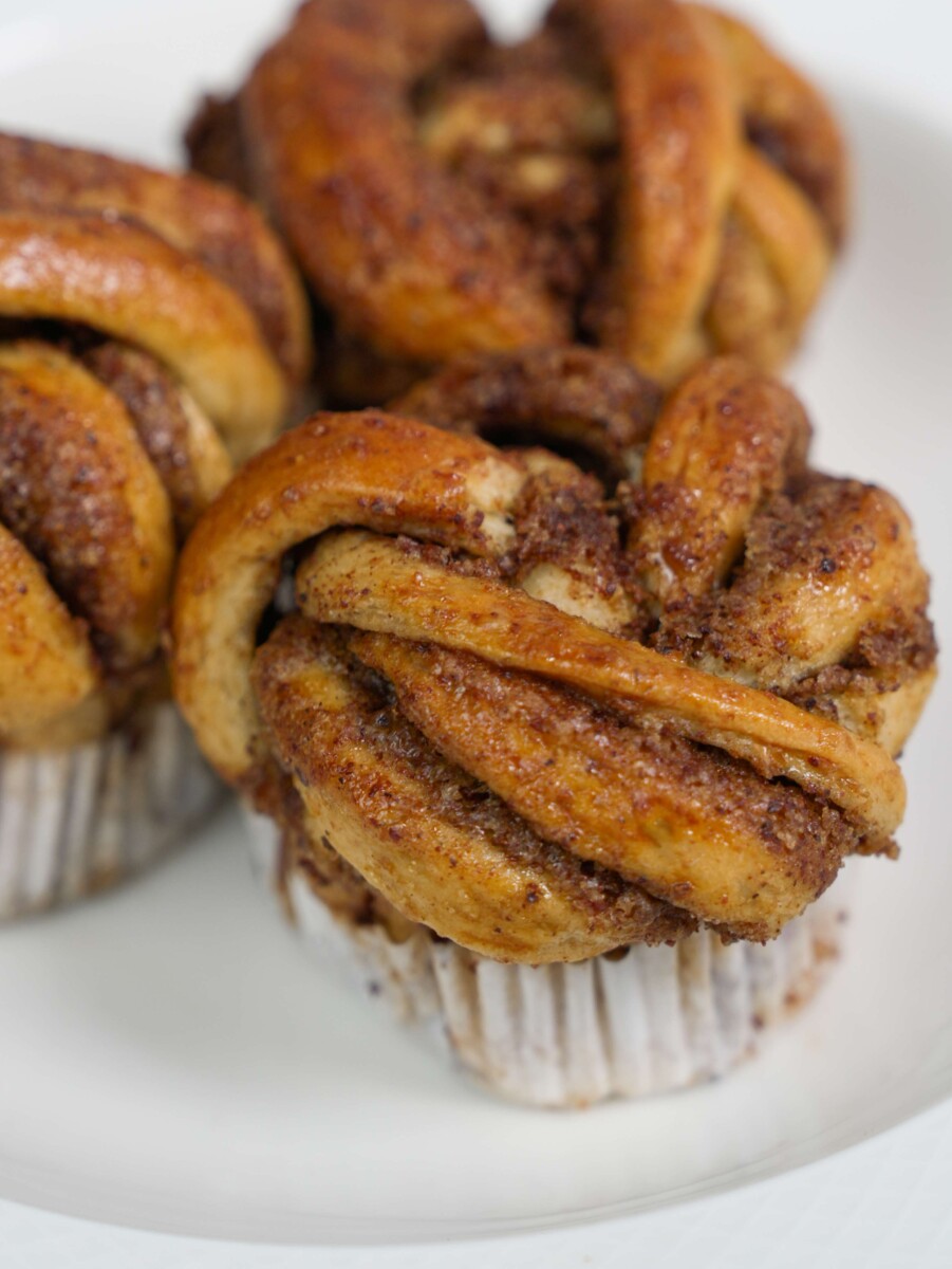 8 (1) Mini Cinnamon Buns - الصورة 1