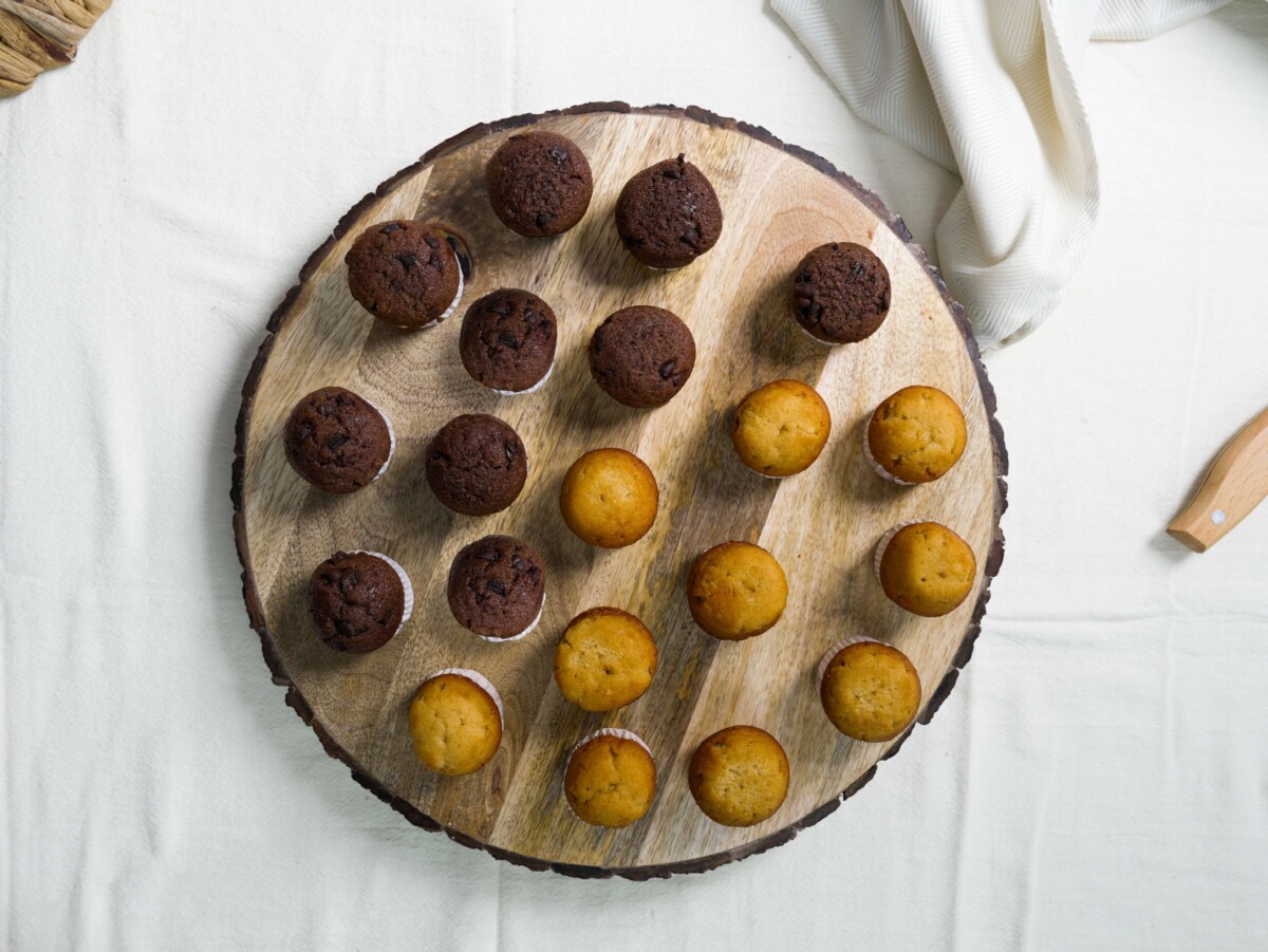 15 (1) mini muffin (chocolate and vanilla ) - Image 1